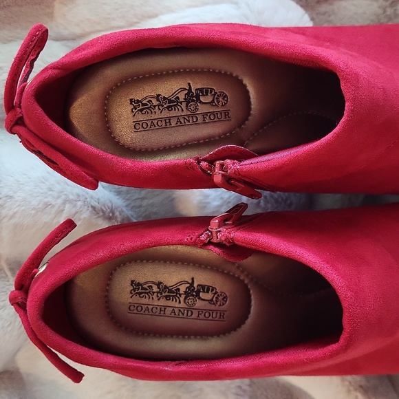 Coach and Four Delicious Bows Booties - Picture 6 of 9